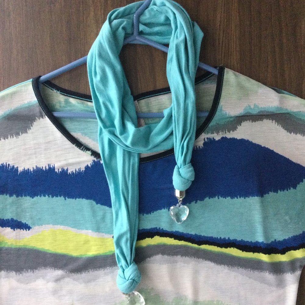 Vibrant Blue Heart Jewelry Scarf & Le Grenier 3/4 Sleeve Tee Set – Bold Print